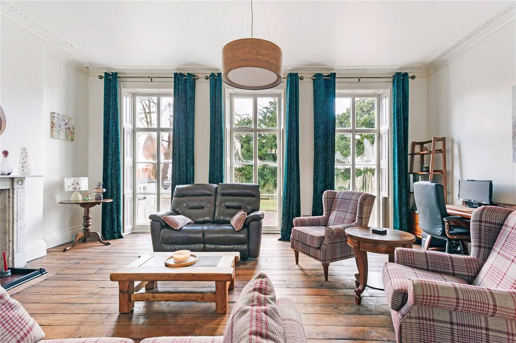 Bath Road, Cheltenham, Gloucestershire, GL53 6 bed terraced house for