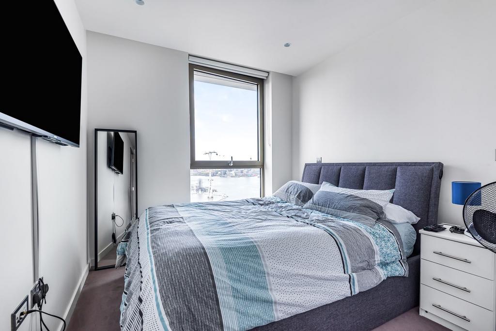 Bedroom 1.jpg