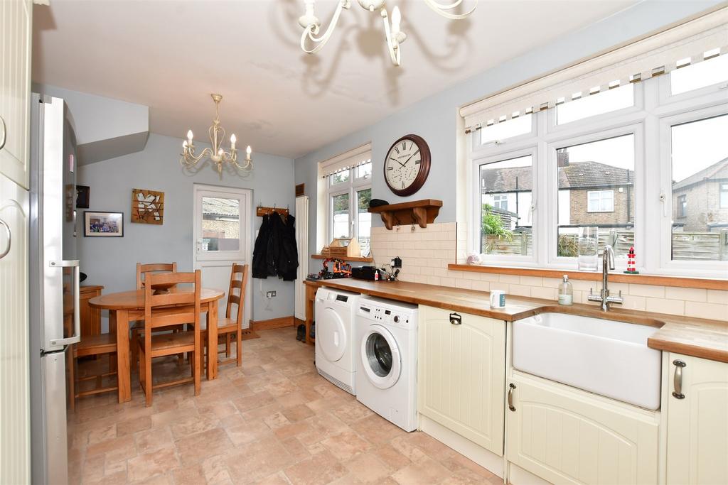Blacksmiths Lane, Rainham, Essex 3 bed semidetached house for sale £