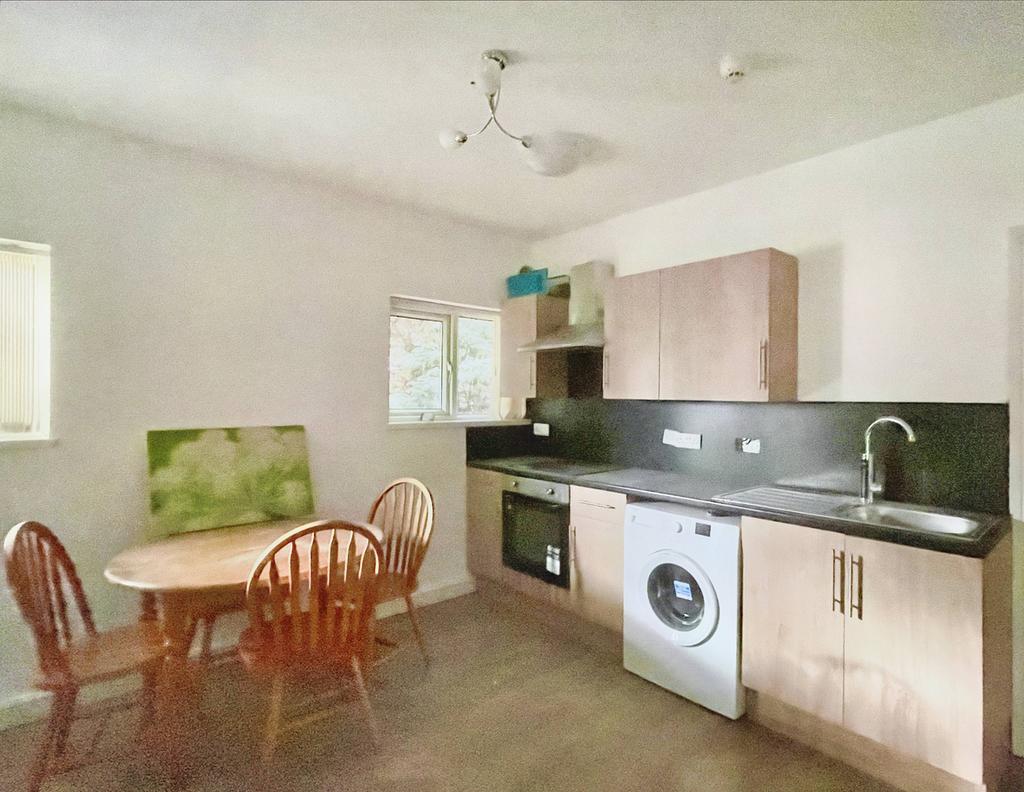 42 Doncaster DN2 2 bed flat £650 pcm (£150 pw)