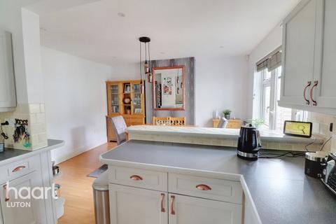 128 Wardown Crescent, Luton, LU2 7JT