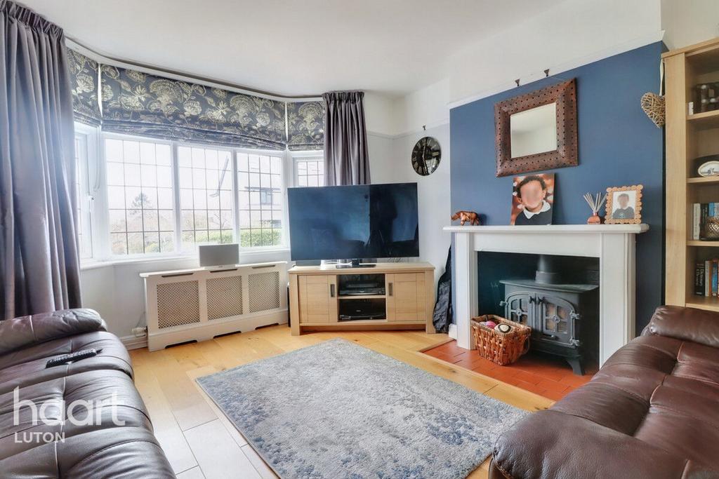 Wardown Crescent, Luton 3 bed semidetached house for sale £465,000
