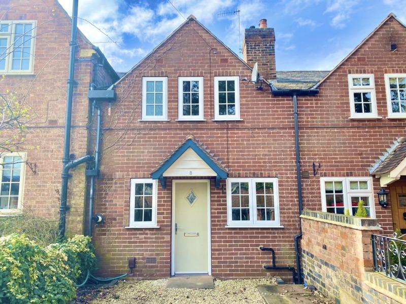 8 Church Lane, StratforduponAvon... 2 bed terraced house £975 pcm (£225 pw)