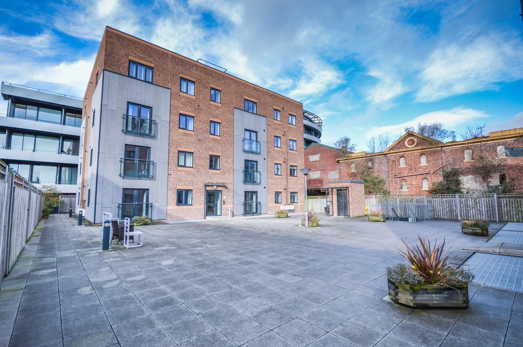 Woodfield Road, Altrincham 2 bed apartment for sale £225,000