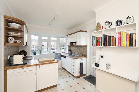 17 Birchwood Grove, Hampton, TW12 3DU