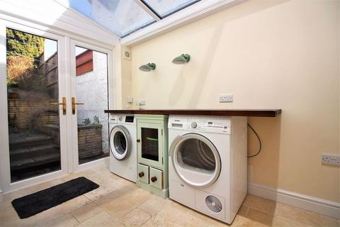 38 New Road, Ilminster, TA19 9AF