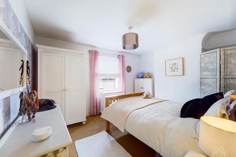 2 Ship Lane, Aveley, South Ockendon, RM15 4HB