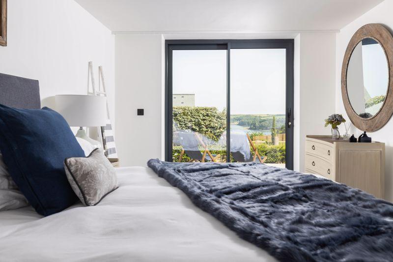 Bed 4 views