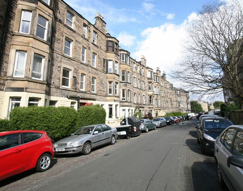 Meadowbank Crescent, Edinburgh 2 bed flat £1,100 pcm (£254 pw)
