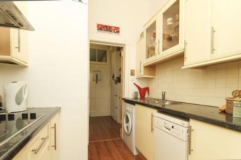 2 bedroom flat to rent, Meadowbank Crescent, Edinburgh