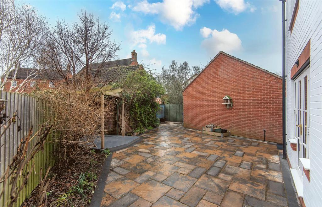 Sandfields meadow, Lichfield 3 bed semidetached house £350,000