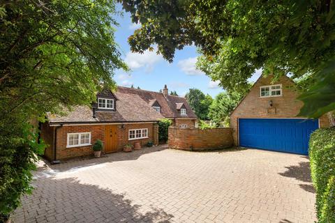 4 bedroom detached house for sale - Codicote Road, Welwyn