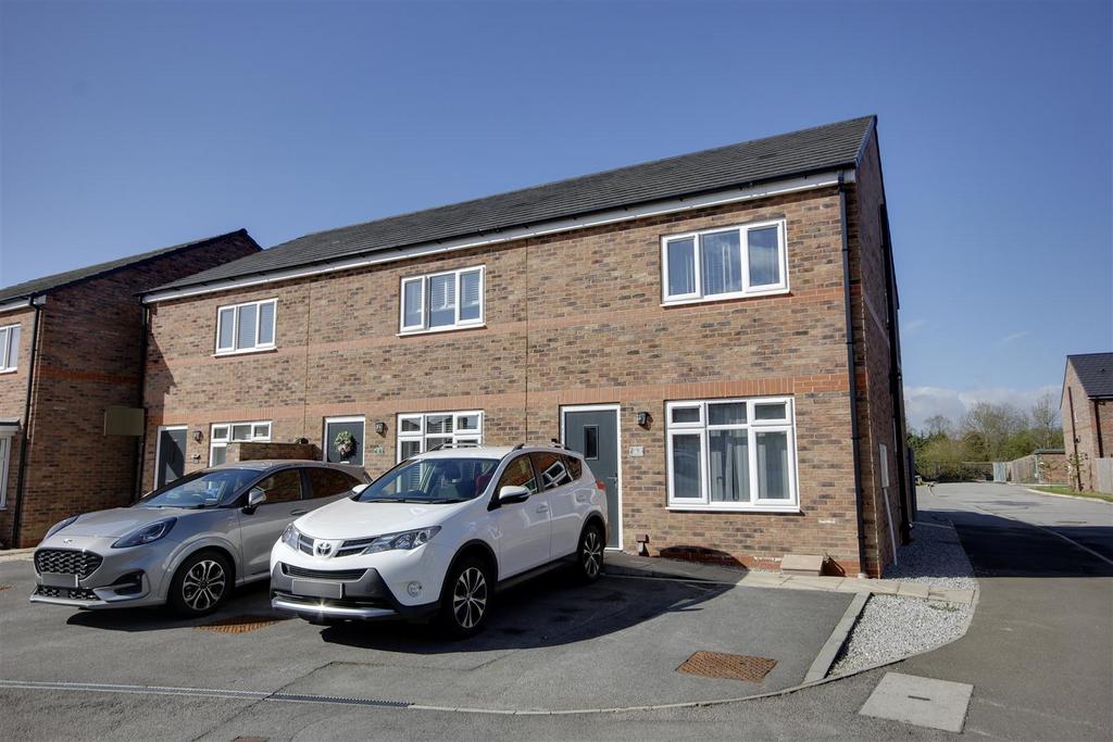 Carter Drive, Hessle 3 bed end of terrace house £199,950