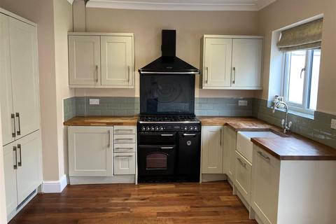 3 bedroom semi-detached house to rent - Abbs Cross Lane, Hornchurch