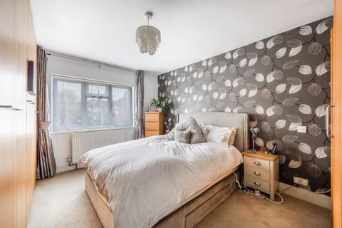 99 Thorndon Gardens, Epsom, KT19 0QD