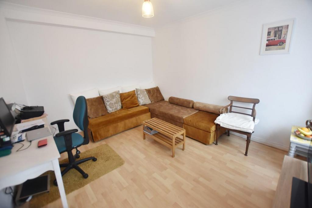 The Fairway, Northolt, UB5 4SL 3 bed property for sale £525,000