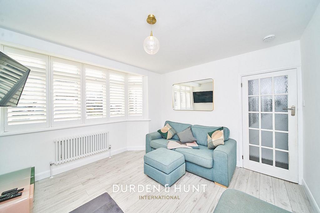 Highfield Road, Woodford Green, IG8 4 bed terraced house for sale £