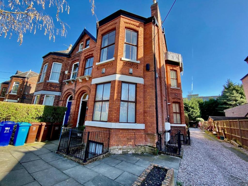 The Beeches, West Didsbury 2 bed flat for sale £280,000