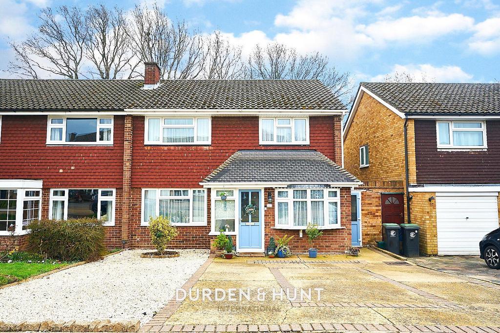 Woolhampton Way, Chigwell, IG7 4 bed semidetached house for sale £