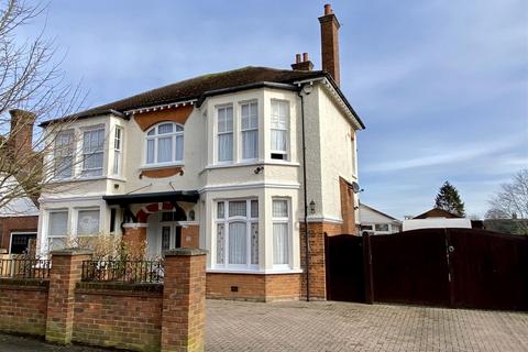 47 Albert Road, Ashford, TN24 8NU