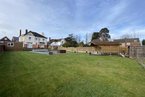 47 Albert Road, Ashford, TN24 8NU