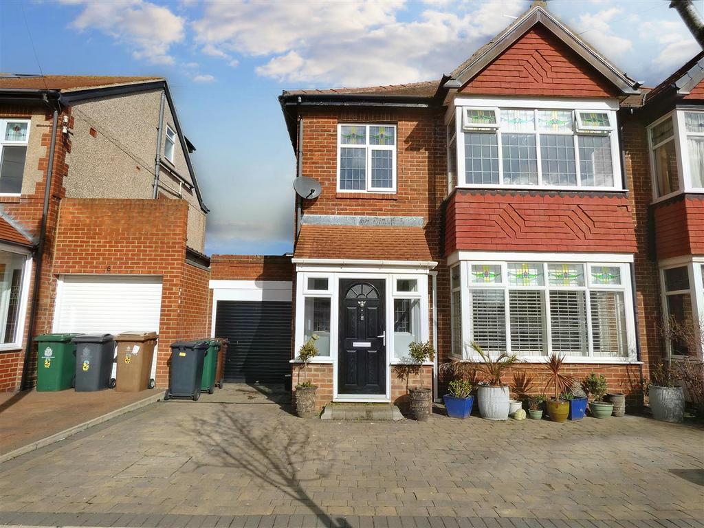 Hastings Avenue, Whitley Bay 3 bed semidetached house £450,000
