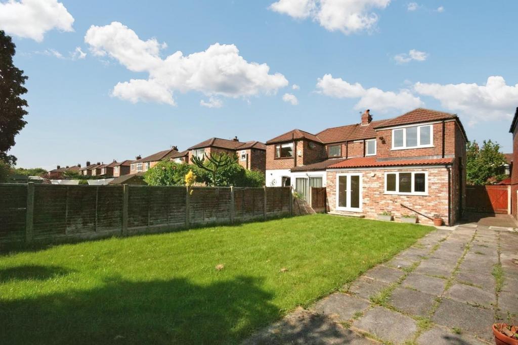 Rossett Avenue, Timperley 3 bed semidetached house to rent £1,425