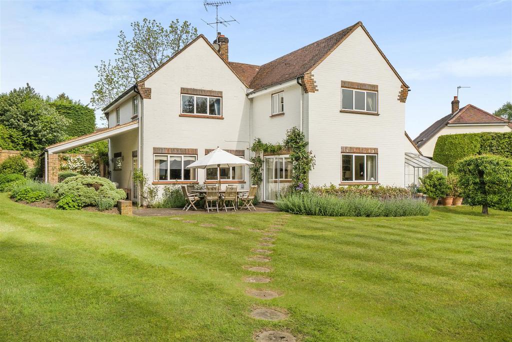 Oakwood Close, East Horsley 4 bed detached house £1,625,000