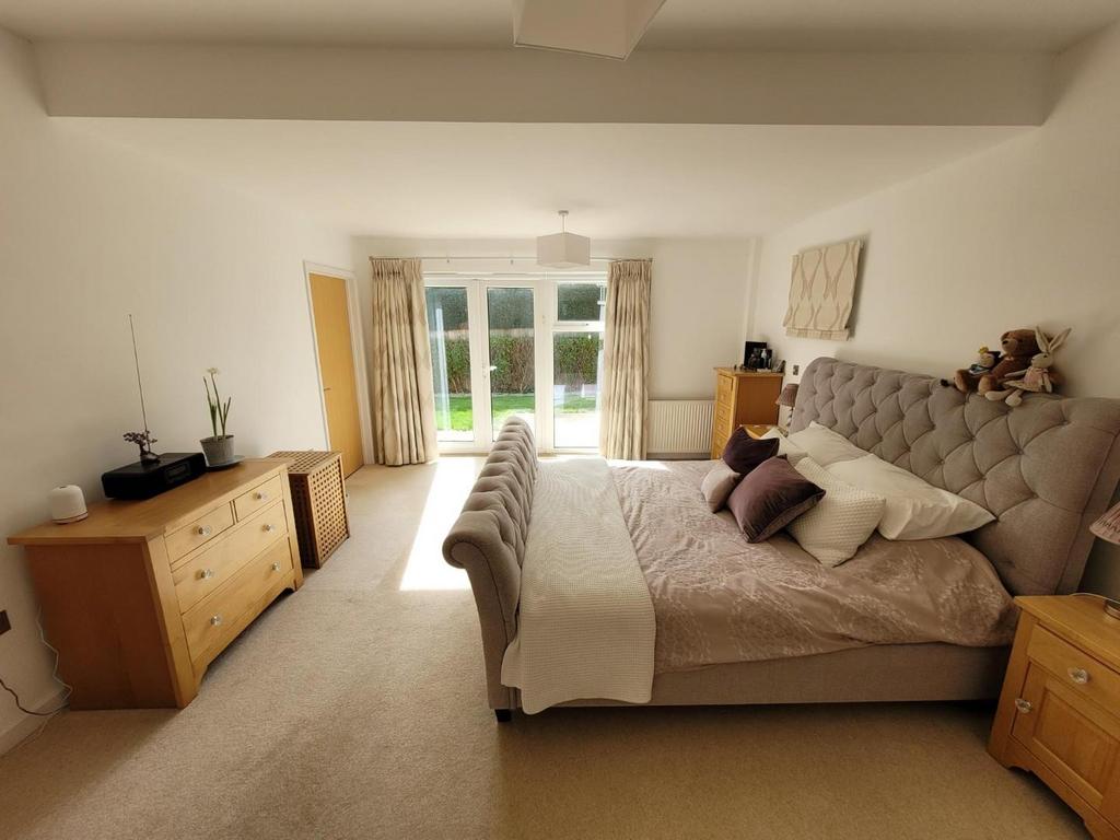Bedroom 1.jpg