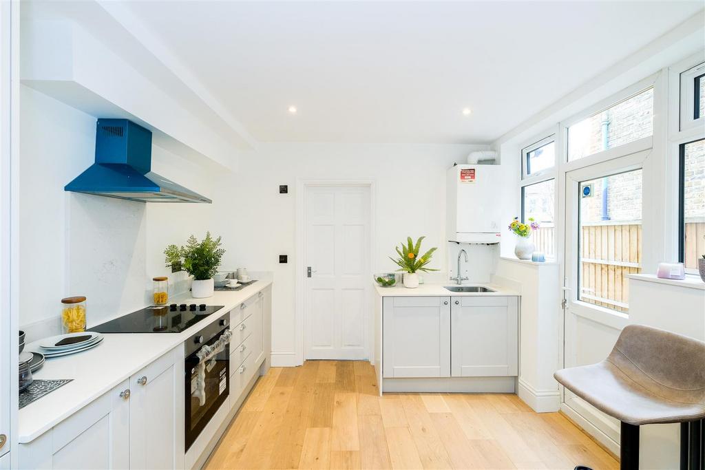Carr Road, Walthamstow 1 bed flat for sale £375,000