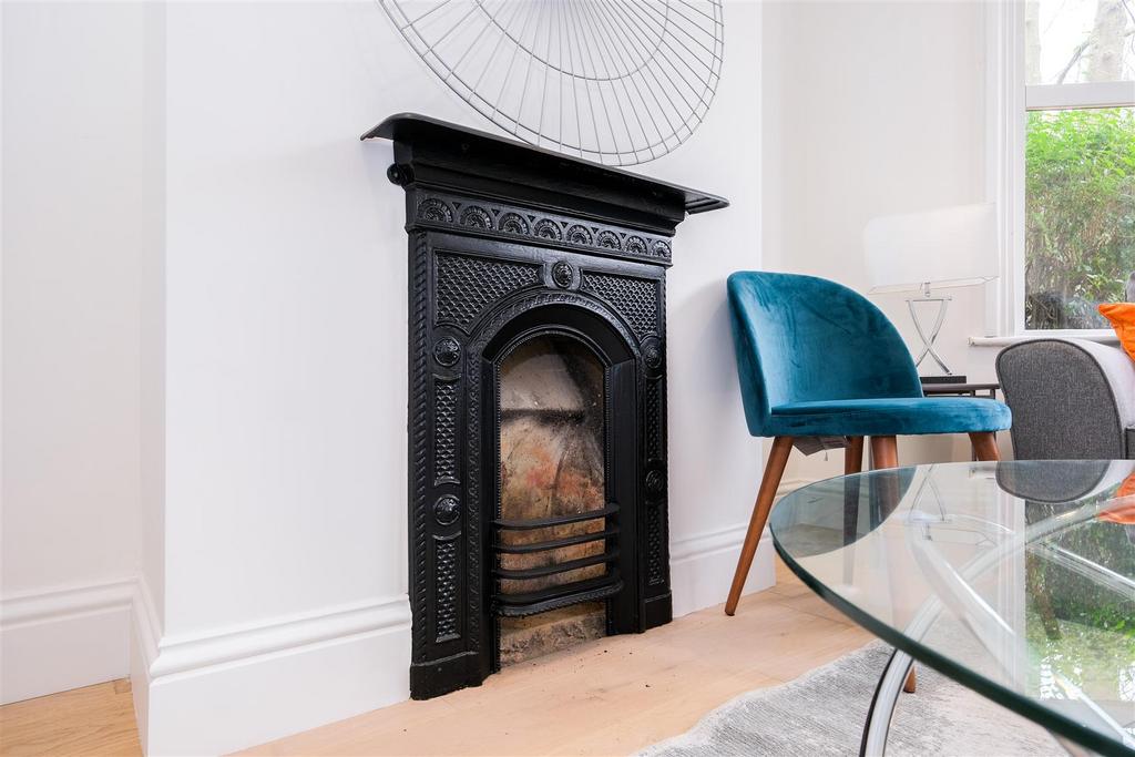 Carr Road, Walthamstow 1 bed flat for sale £375,000
