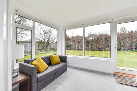 1 Upper Drove, Andover, SP10 3NA