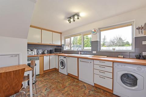 1 Upper Drove, Andover, SP10 3NA