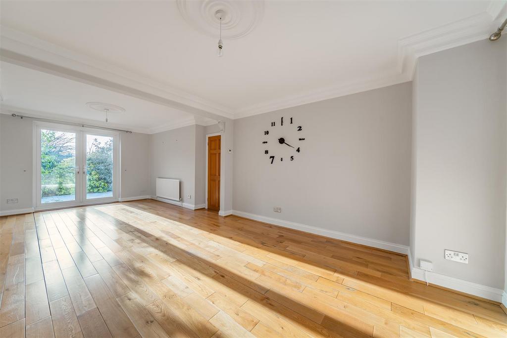 Wendover Drive, Bedford 3 bed semidetached house £400,000