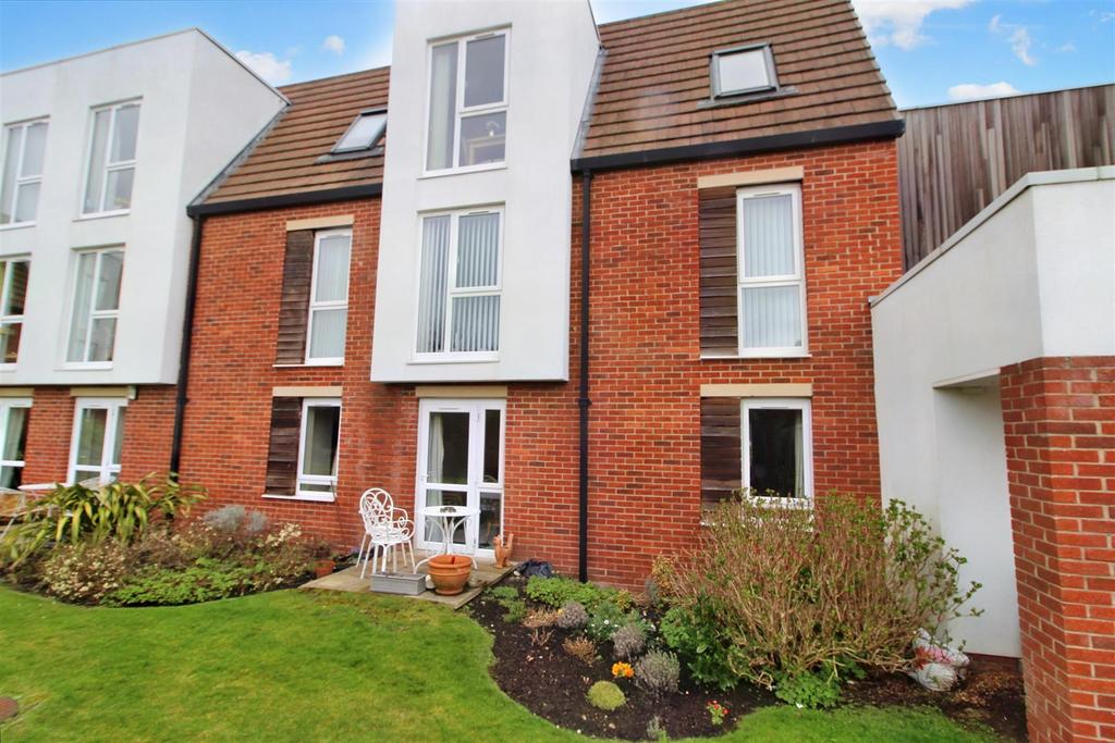 Parry Court, Hazel Grove, Mapperley, Nottingham 1 bed flat for sale £
