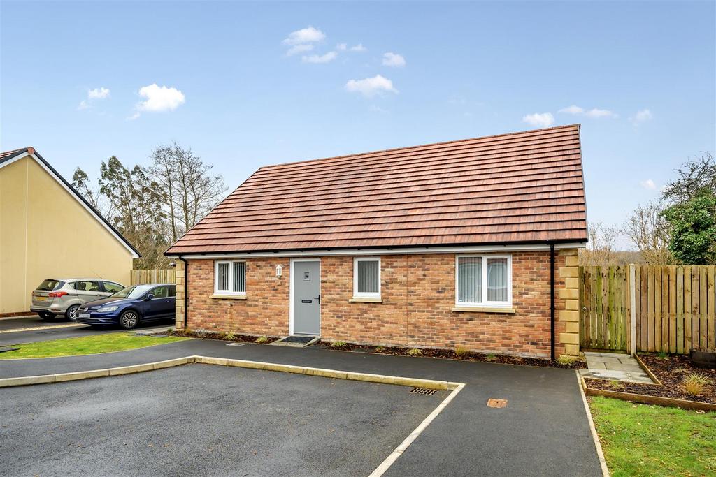Coed Y Dderwen, Cwmgwili, Llanelli 3 bed detached bungalow for sale £