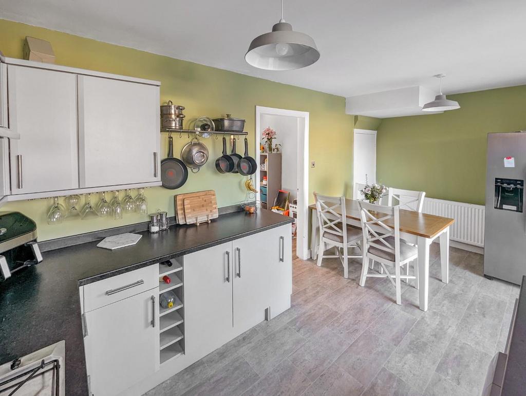 Kitchen 20.jpg