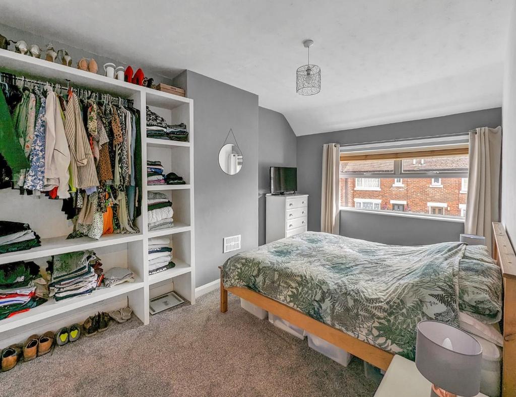 Master bedroom 1.jpg