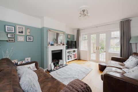 35 Hookfield, Epsom, KT19 8JQ
