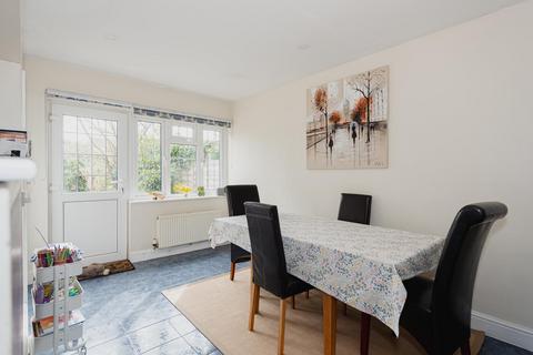 35 Hookfield, Epsom, KT19 8JQ