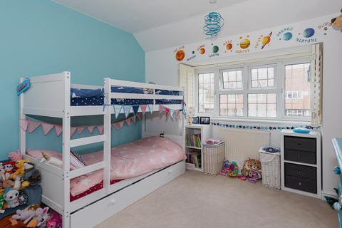 35 Hookfield, Epsom, KT19 8JQ