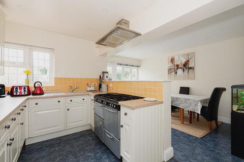35 Hookfield, Epsom, KT19 8JQ