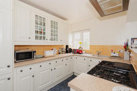 35 Hookfield, Epsom, KT19 8JQ