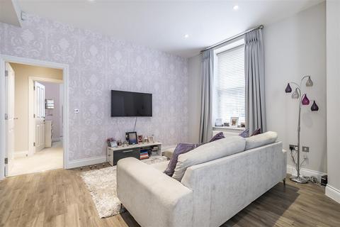 2 bedroom flat for sale - Ashley Road, Epsom