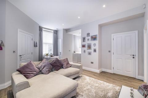 2 bedroom flat for sale - Ashley Road, Epsom