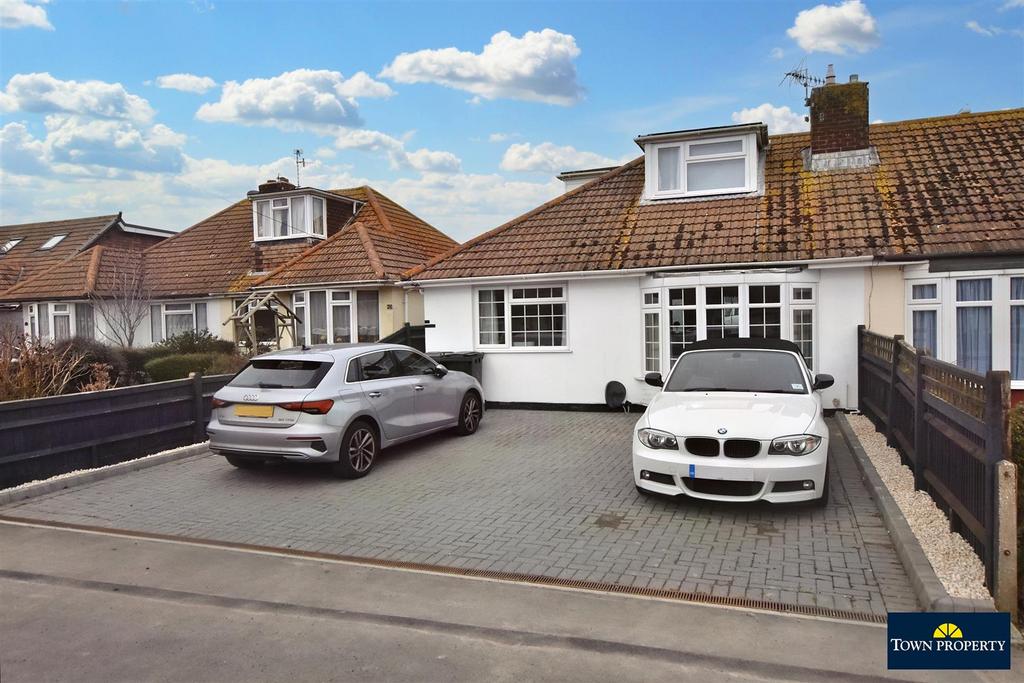 Farmlands Avenue, Polegate 2 bed semidetached bungalow £349,950