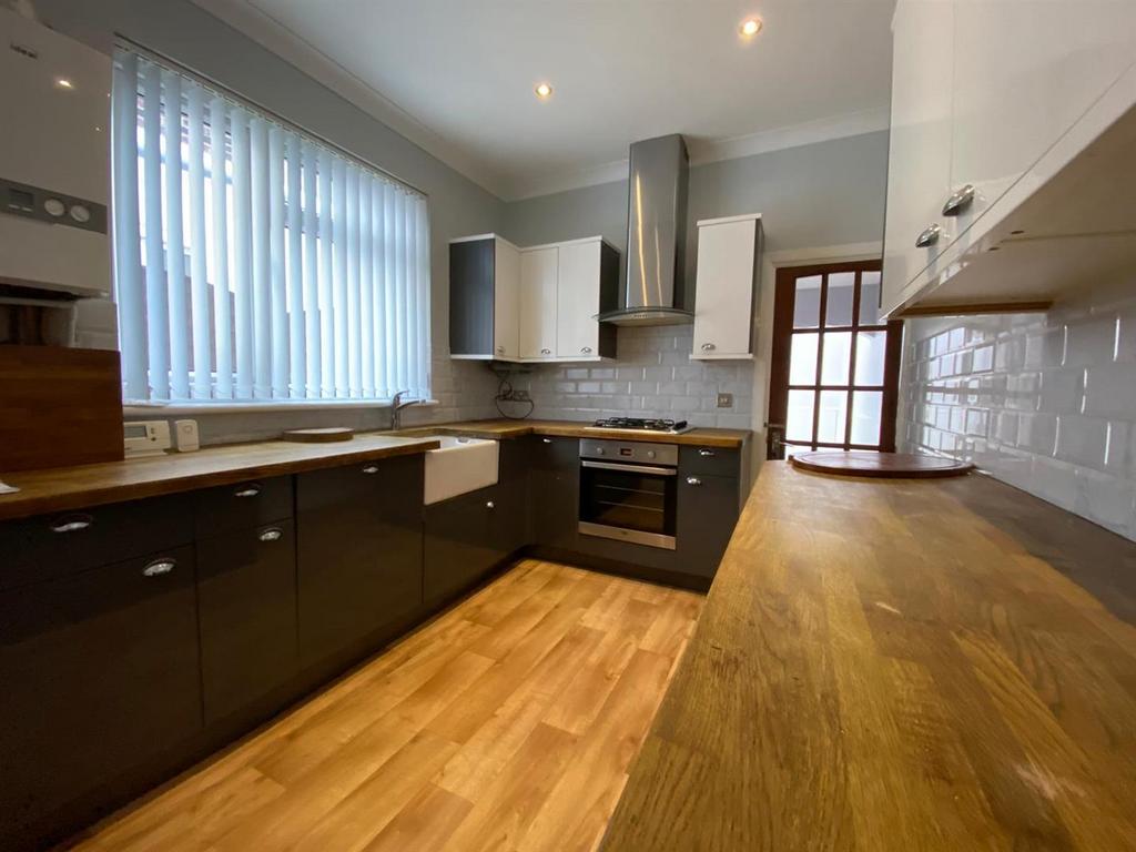 Wymering Road, Portsmouth 4 bed terraced house to rent £1,600 pcm (£