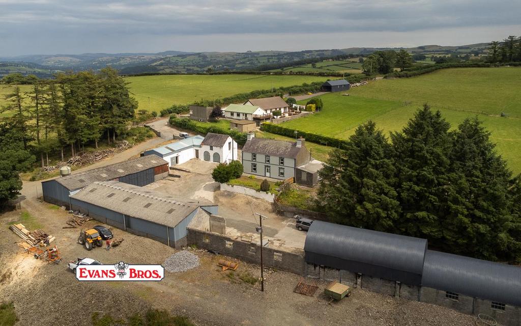 Over looking the Teifi Valley, Pencarreg, Llanybydder 4 bed property