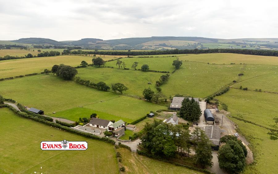 Over looking the Teifi Valley, Pencarreg, Llanybydder 4 bed property