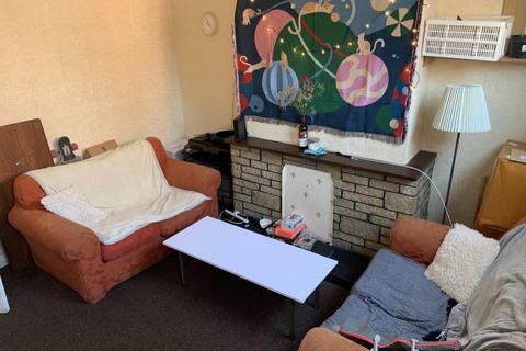 3 bedroom terraced house to rent - Burley Lodge Road, Leeds, LS6